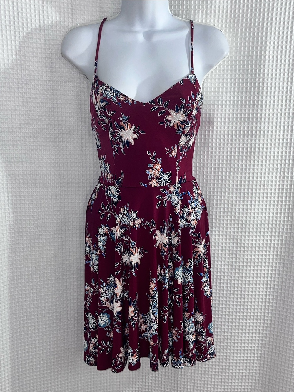The General good ladies Burgundy Floral Spaghetti-Strap Mini Dress size Small